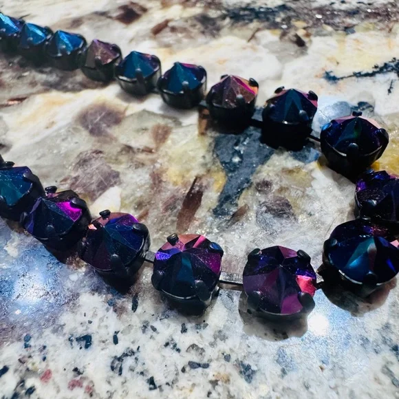 TOVA Volcano Sparkling Stud Oakland Smutt Crystal Necklace - Picture 5 of 15